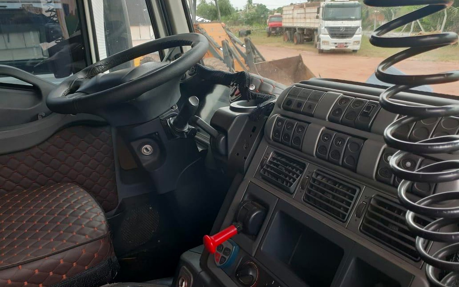 Iveco Stralis 440 6x2 — miniatura real 3