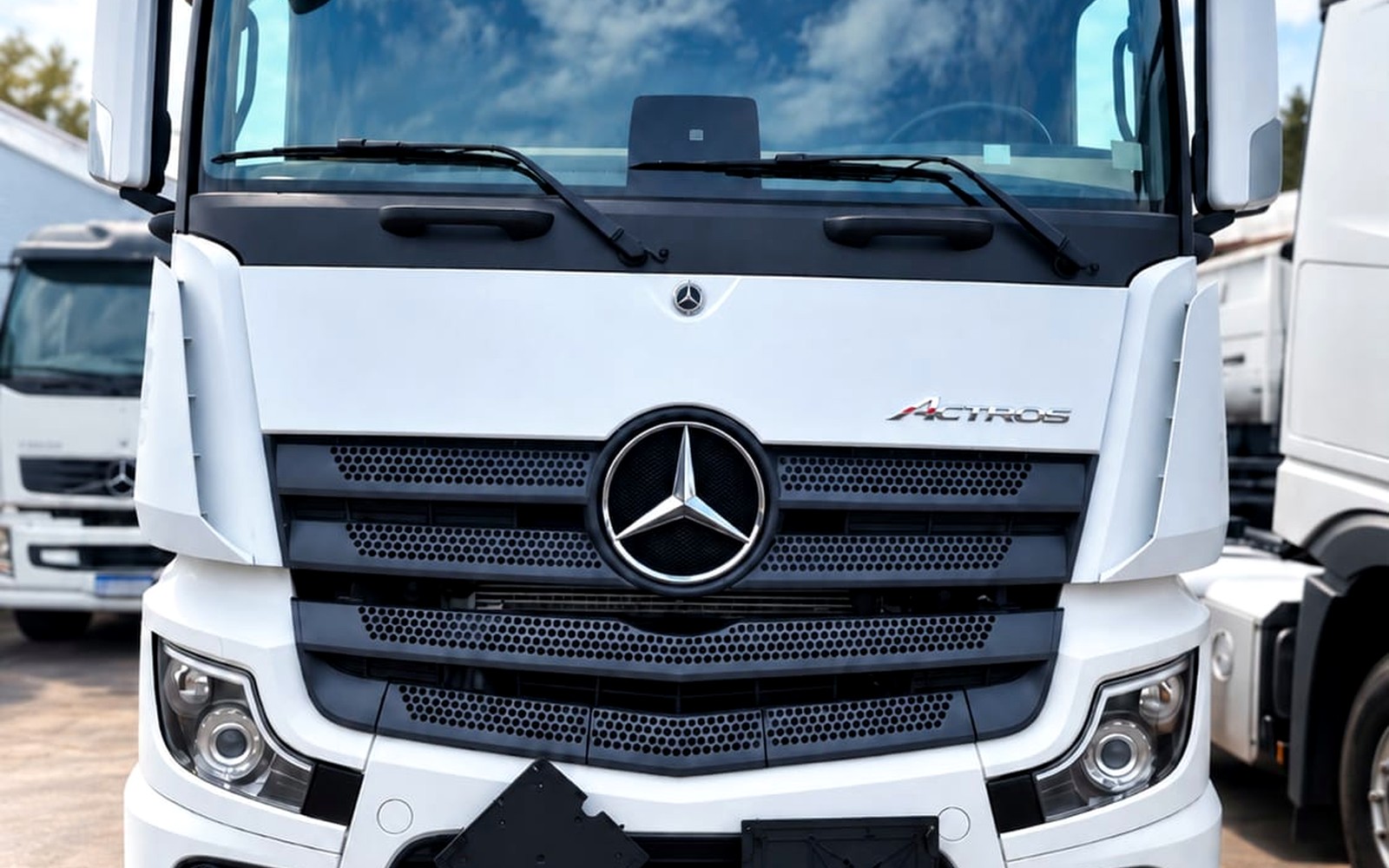 Mercedes-Benz Actros 2548 6x2 — miniatura real 2